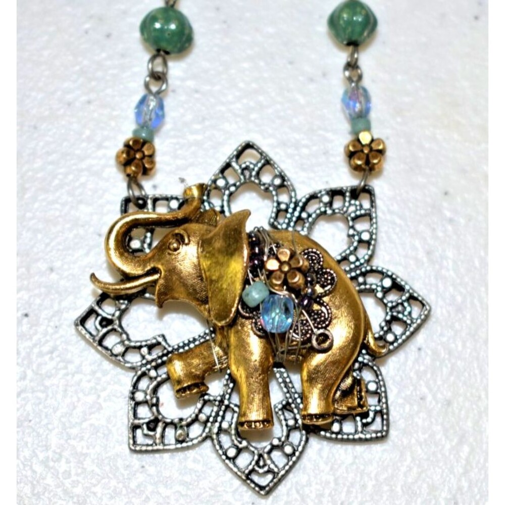 Vintage Cara Stimmel Ltd‎ elephant gold & silver tone beaded 16”necklace